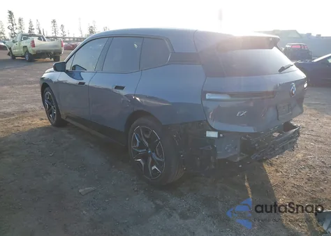 2025 BMW Ix xDrive50 из США, поврежденный, VIN WB523CF07SCS85835